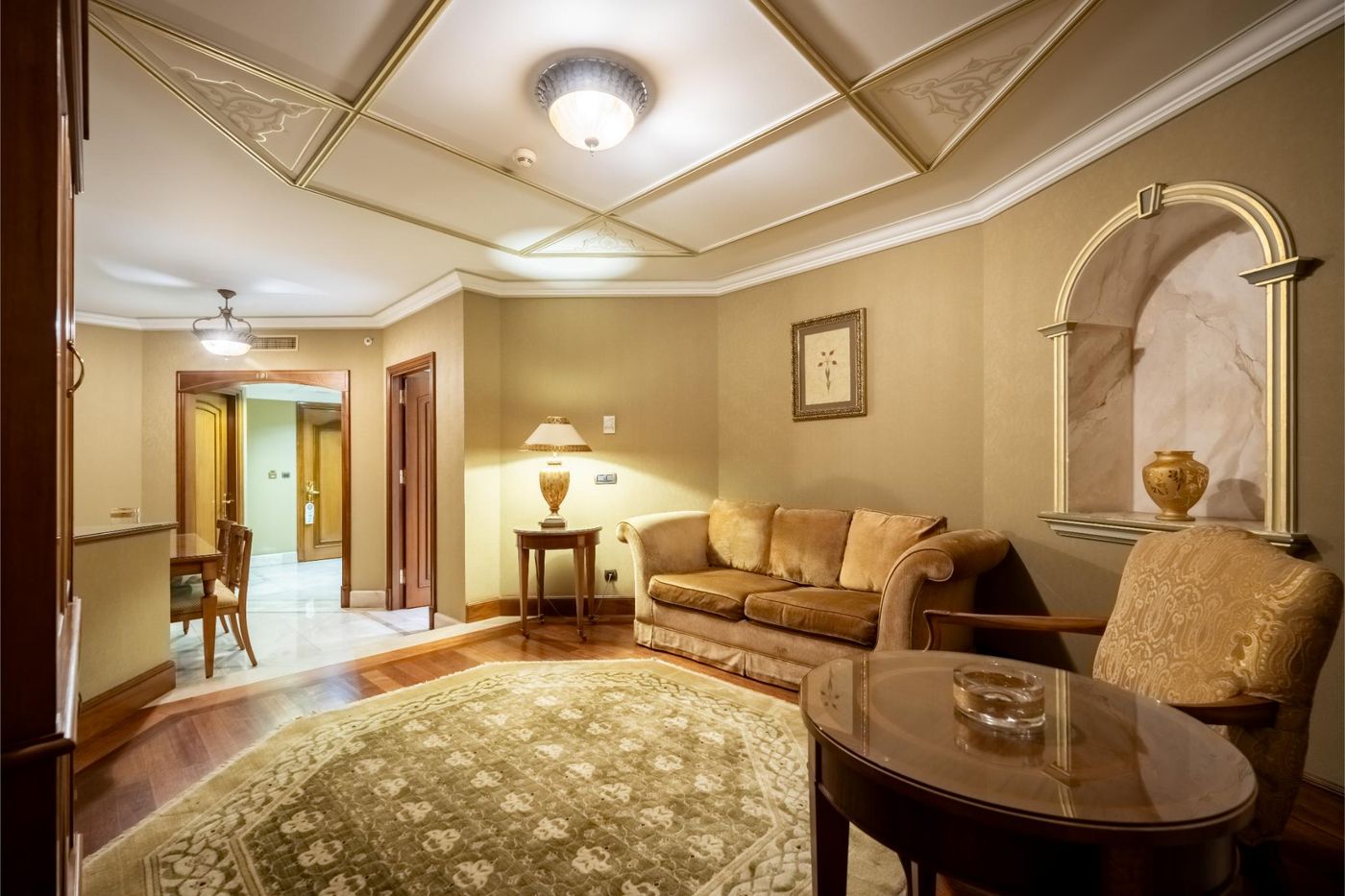 The-Central-Palace-Boutique-Room-4