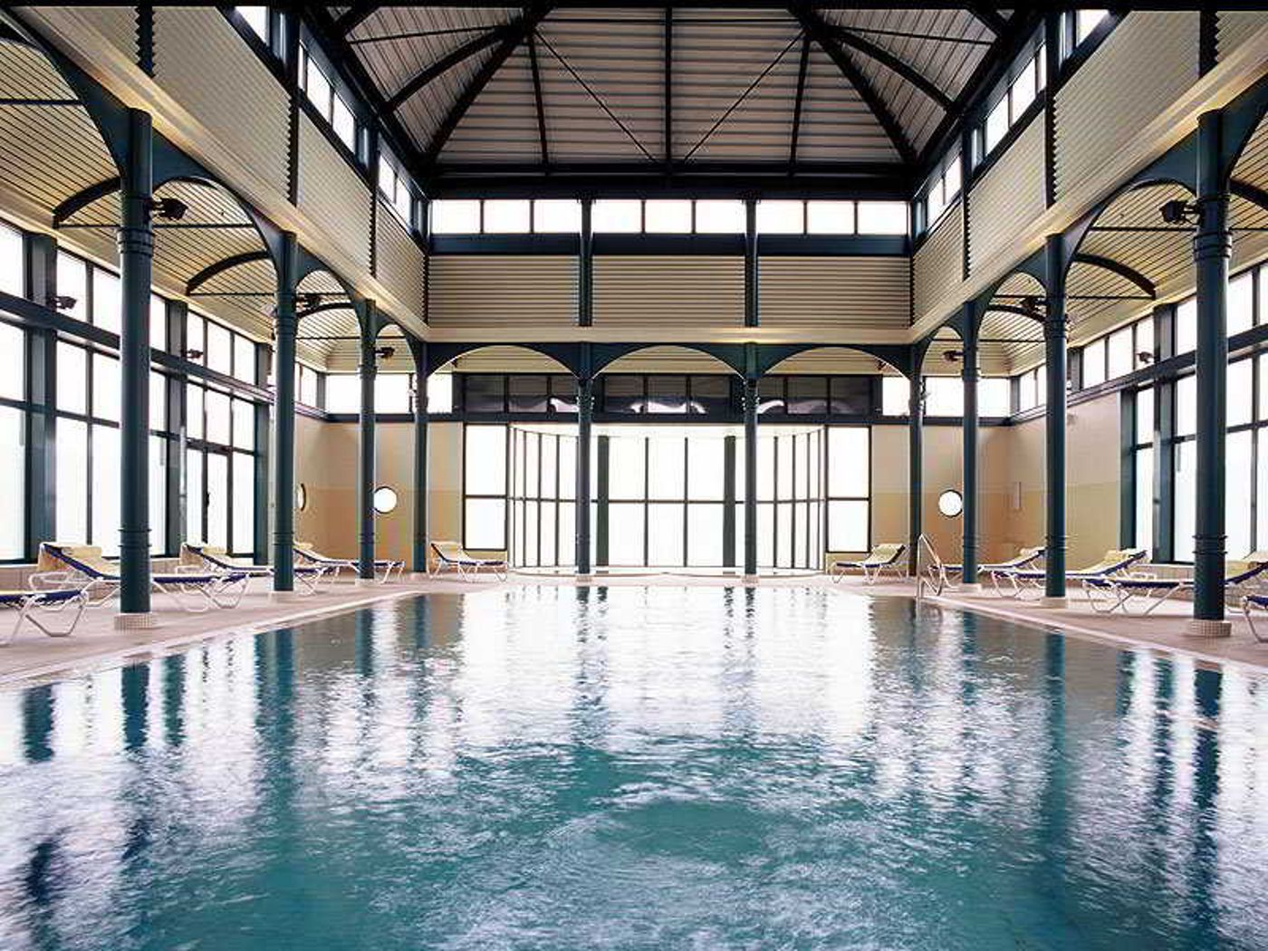 Marriott-s-Village-d-lle-de-France-Pool-23