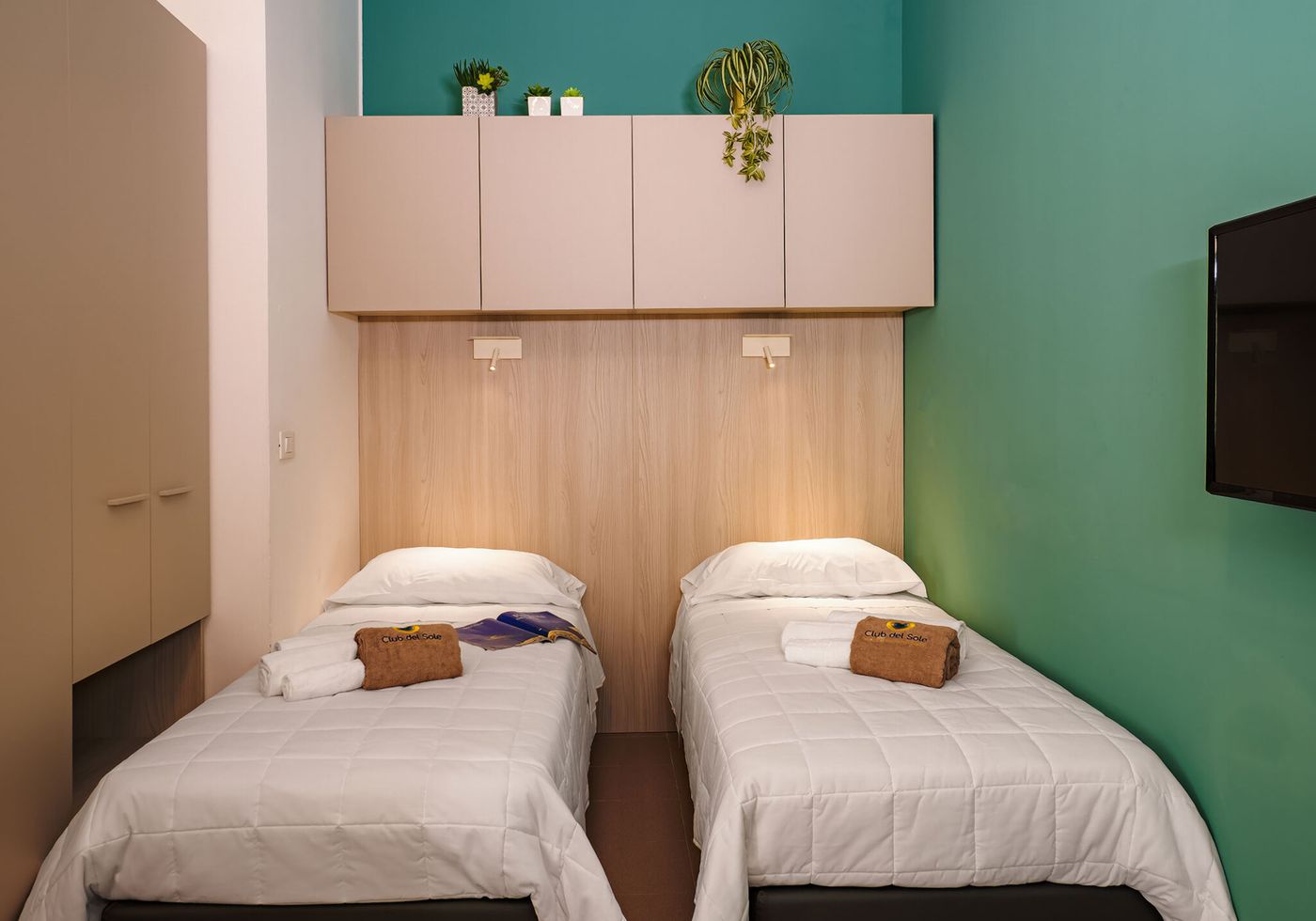 Club-del-Sole-Stork-Family-Collection-Room-38