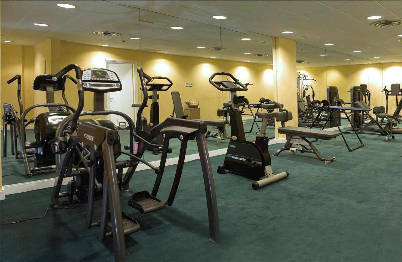 Royal-Olympic-Hotel-Sports-and-Entertainment-42