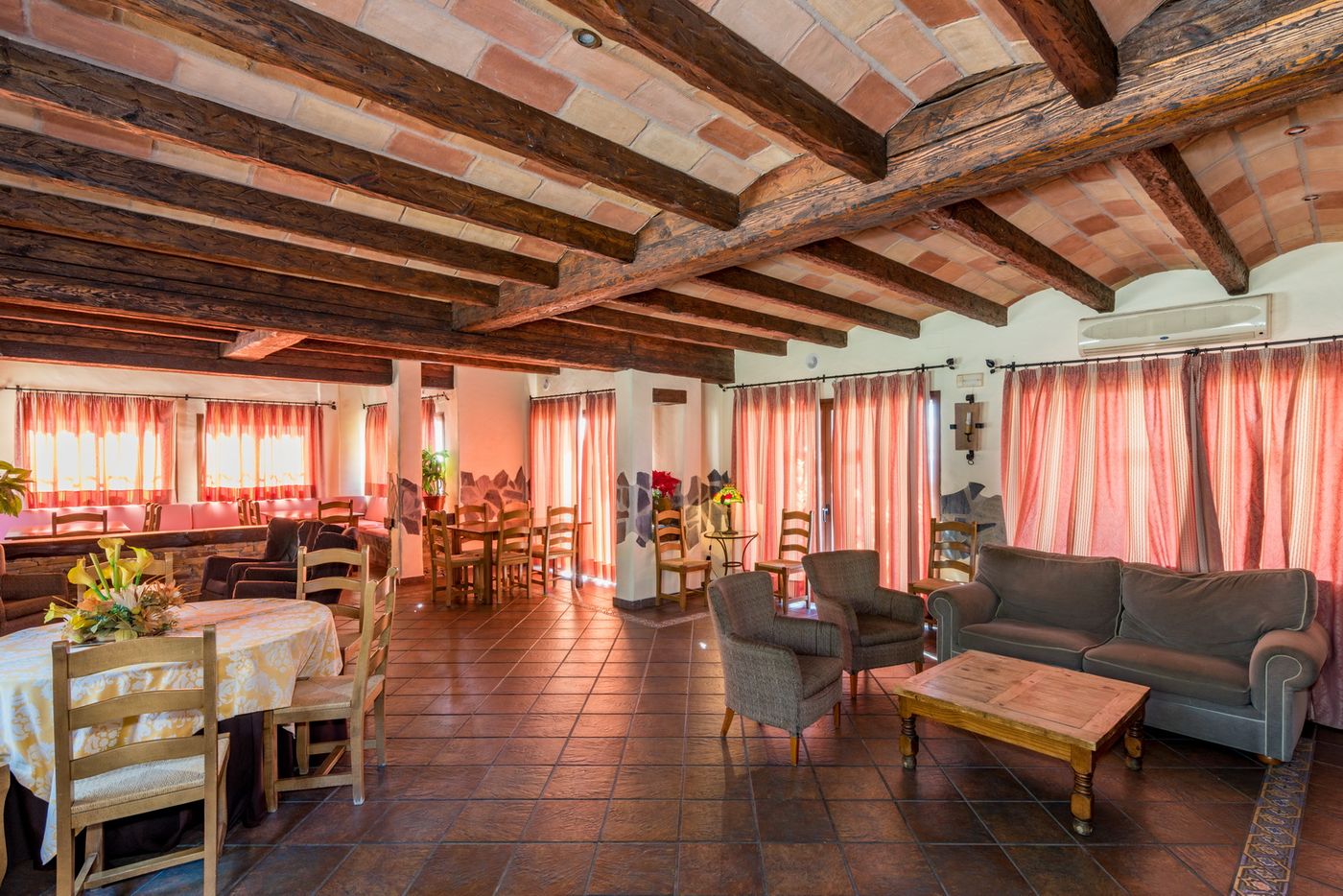 Rural-Almazara-Hotel-Lobby-15