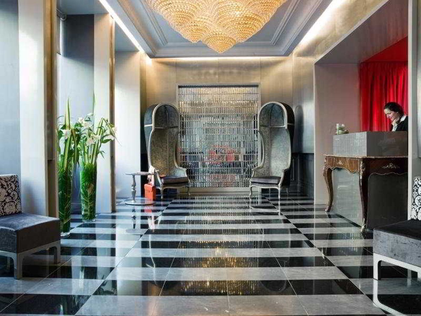 Hotel-Lumen-Paris-Louvre-Lobby-8