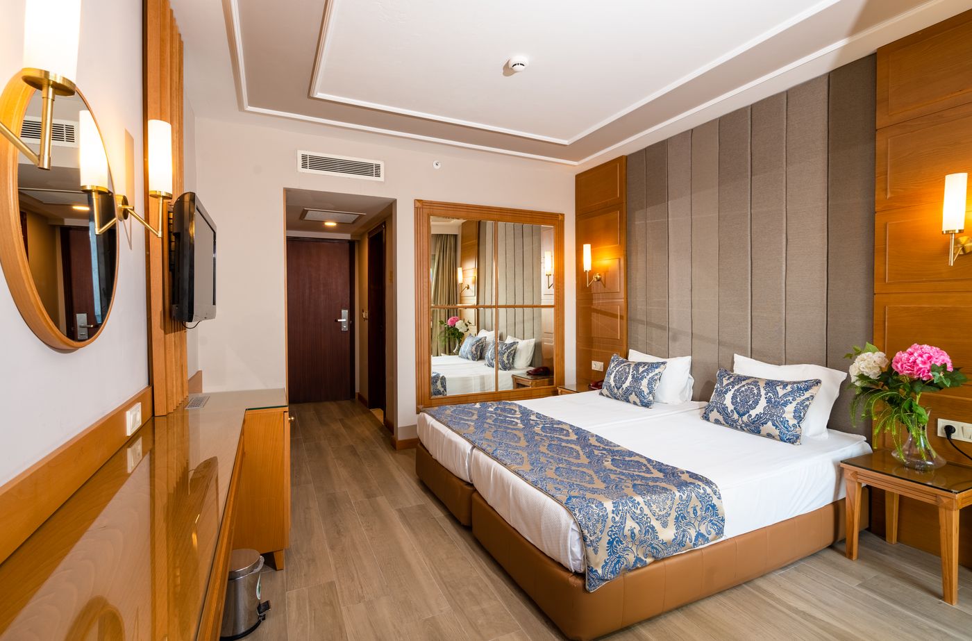 New - Royal Atlantis Beach