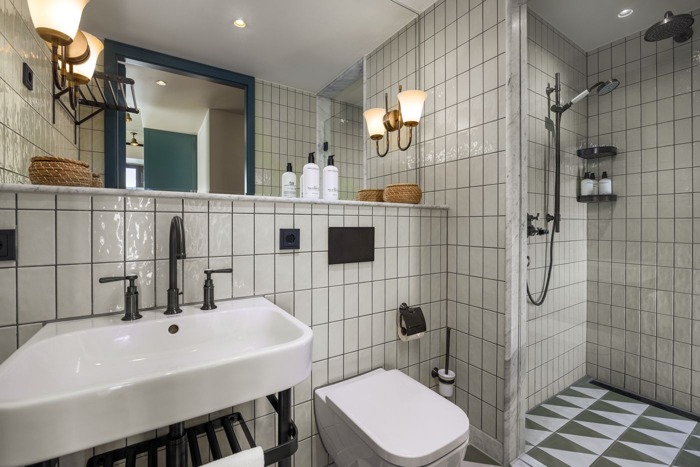 The-July---Boat-and-Co-Room-49