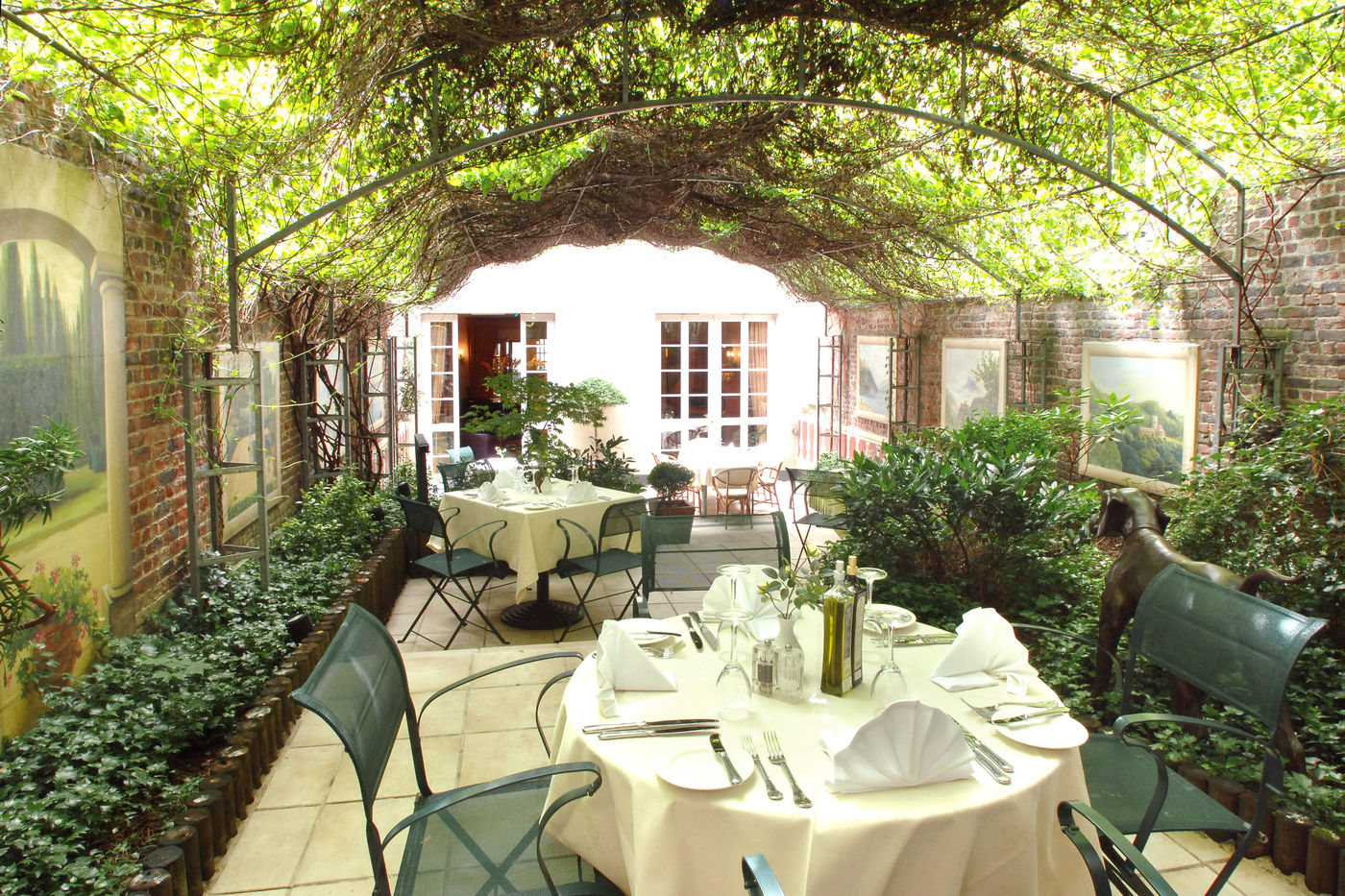 Le-Chatelain-Hotel-Terrace-18