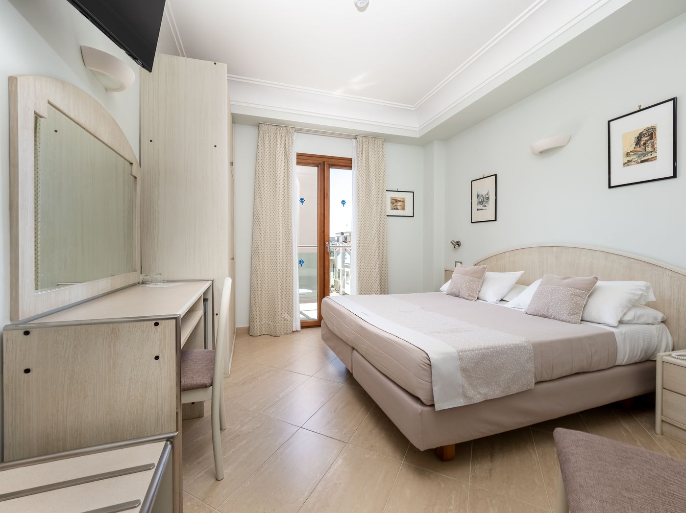 Comfort-Hotel-Gardenia-Sorrento-Coast-Room-28