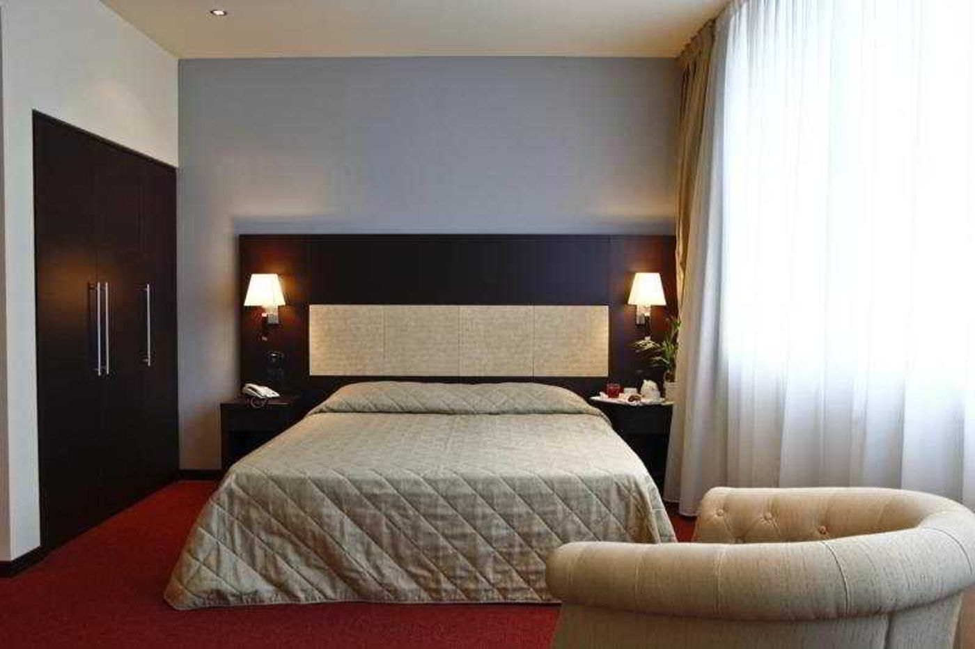 Hotel-Tuscany-Inn-Room-26