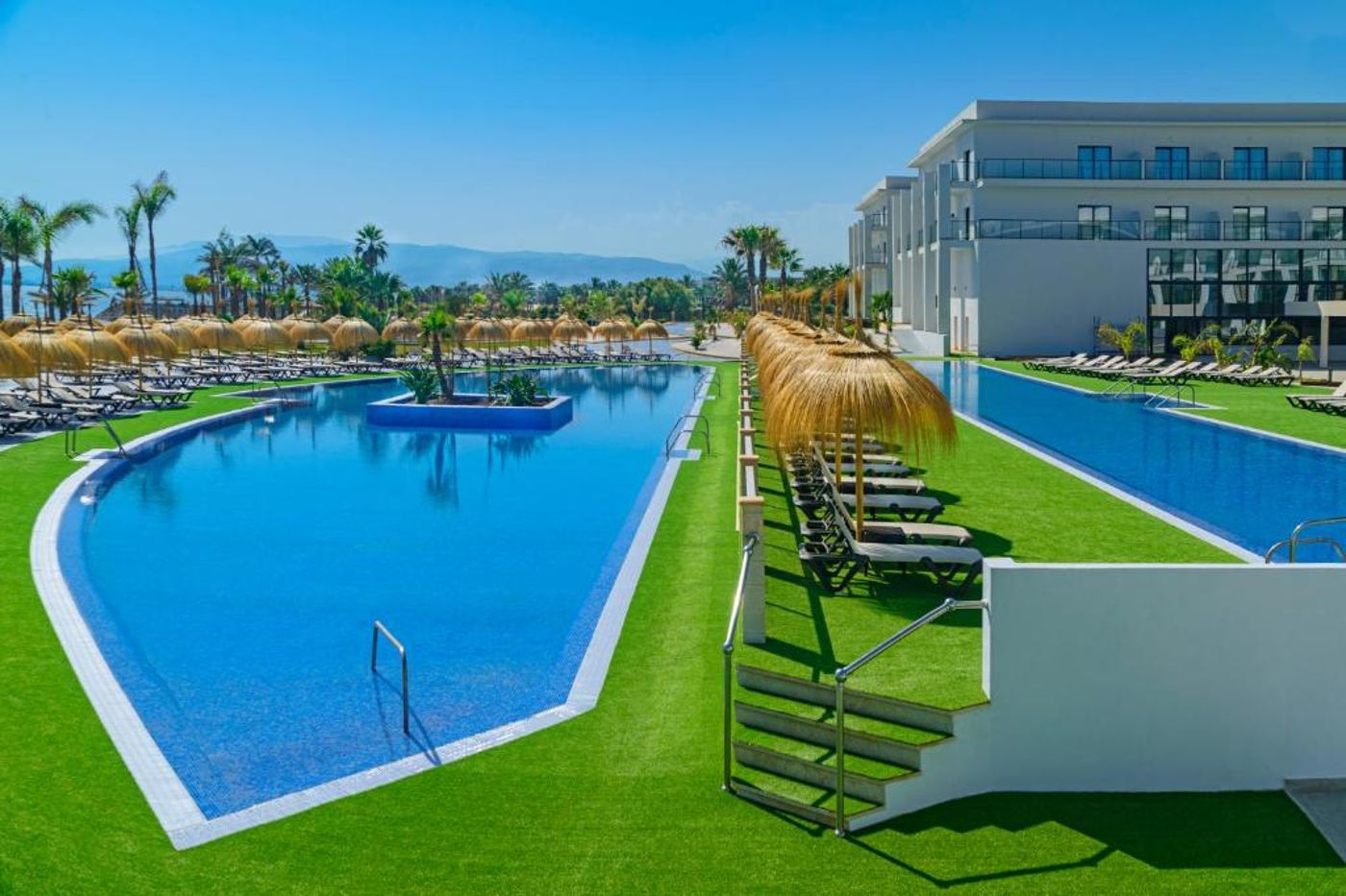 Cabogatamar-Garden-Pool-2