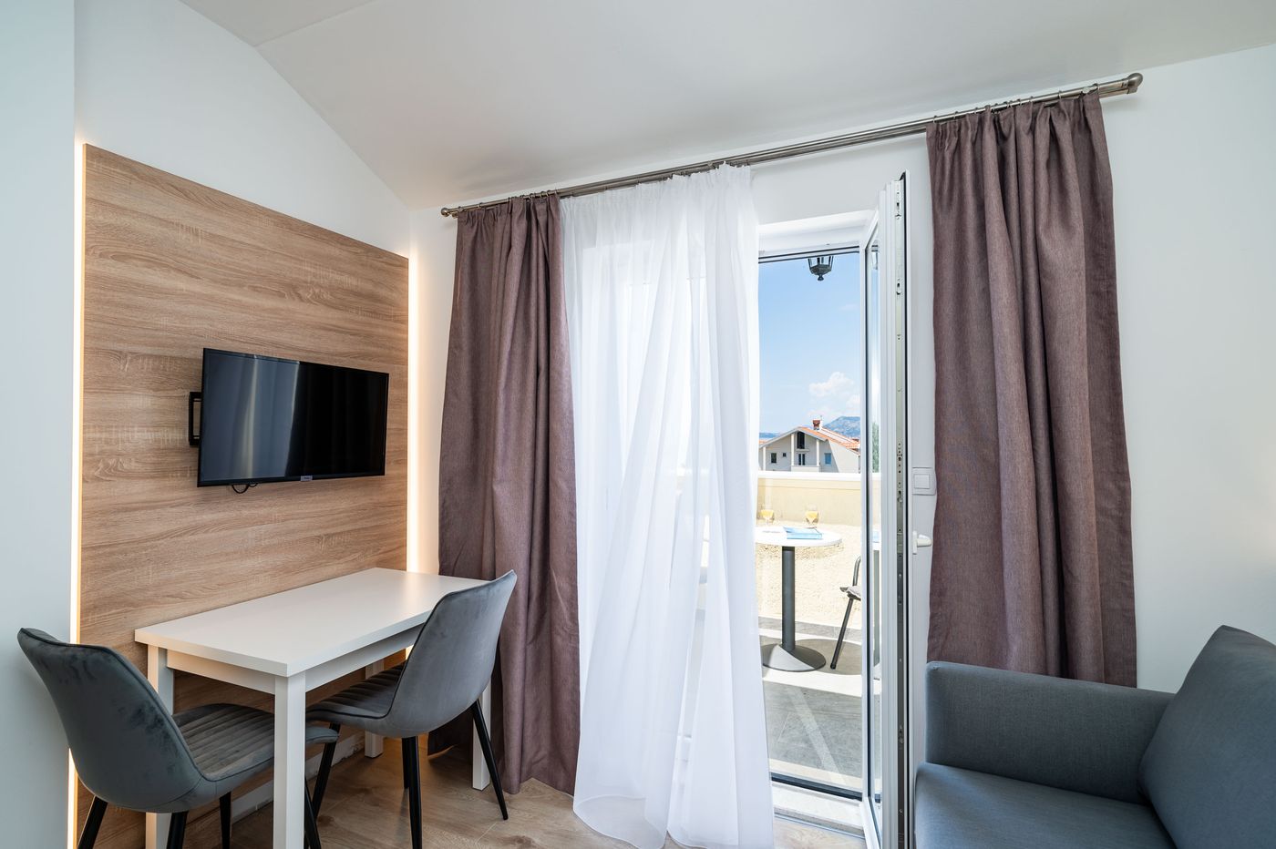 Bacan-Serviced-Apartments-Room-25