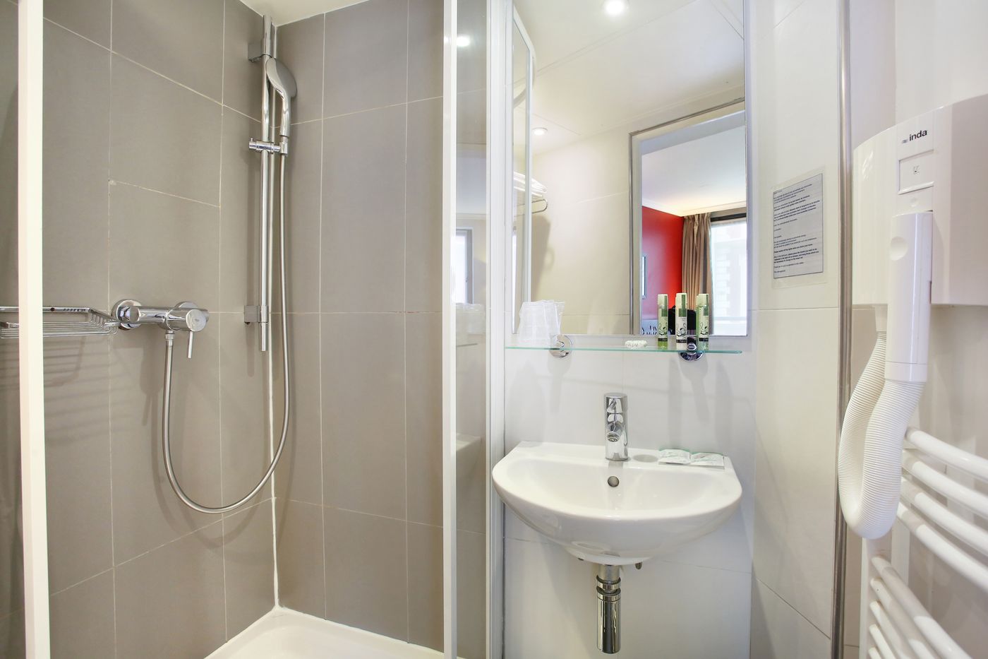 Hotel-Eiffel-Capitol-Room-29