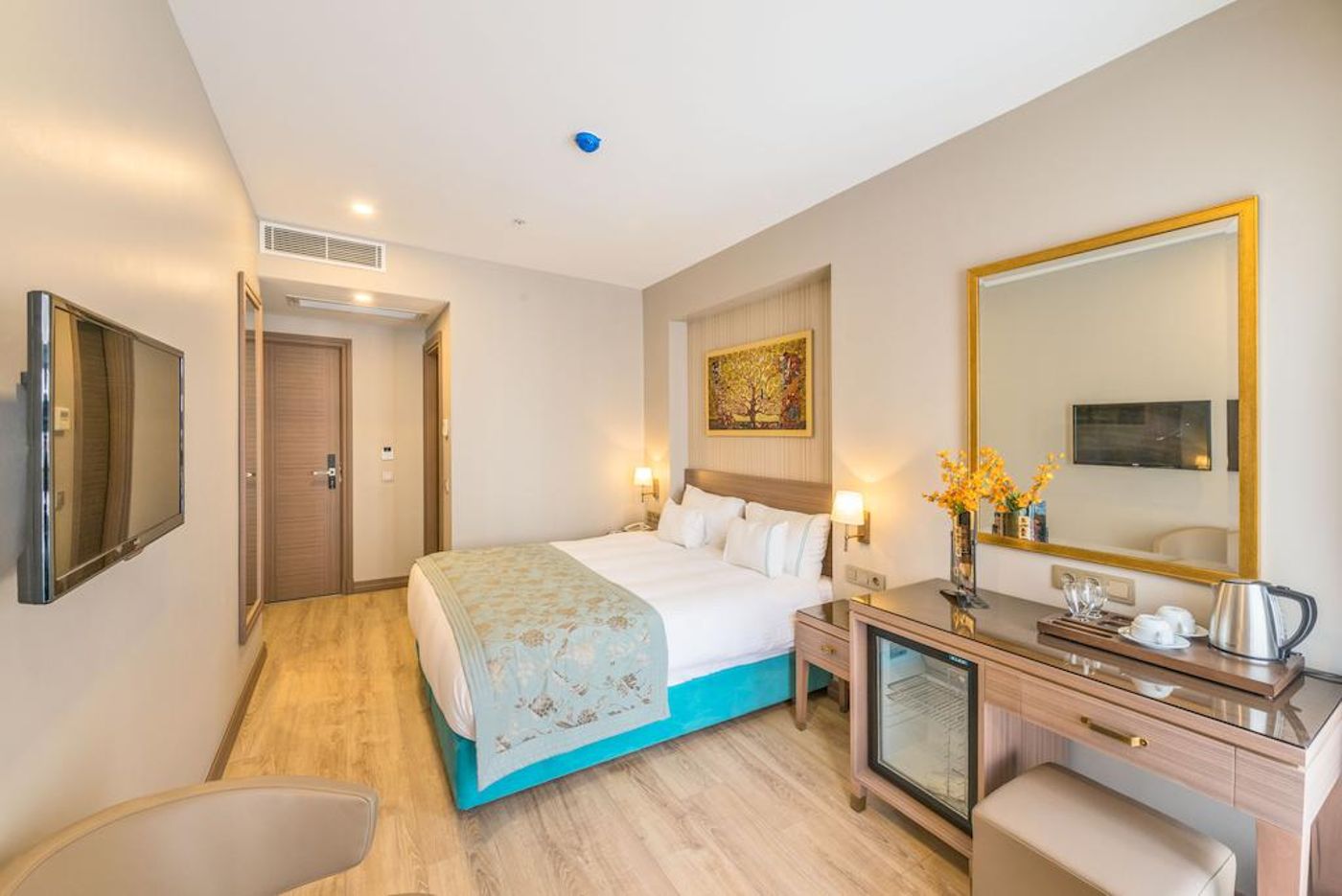 Taximist-Hotel-Room-3