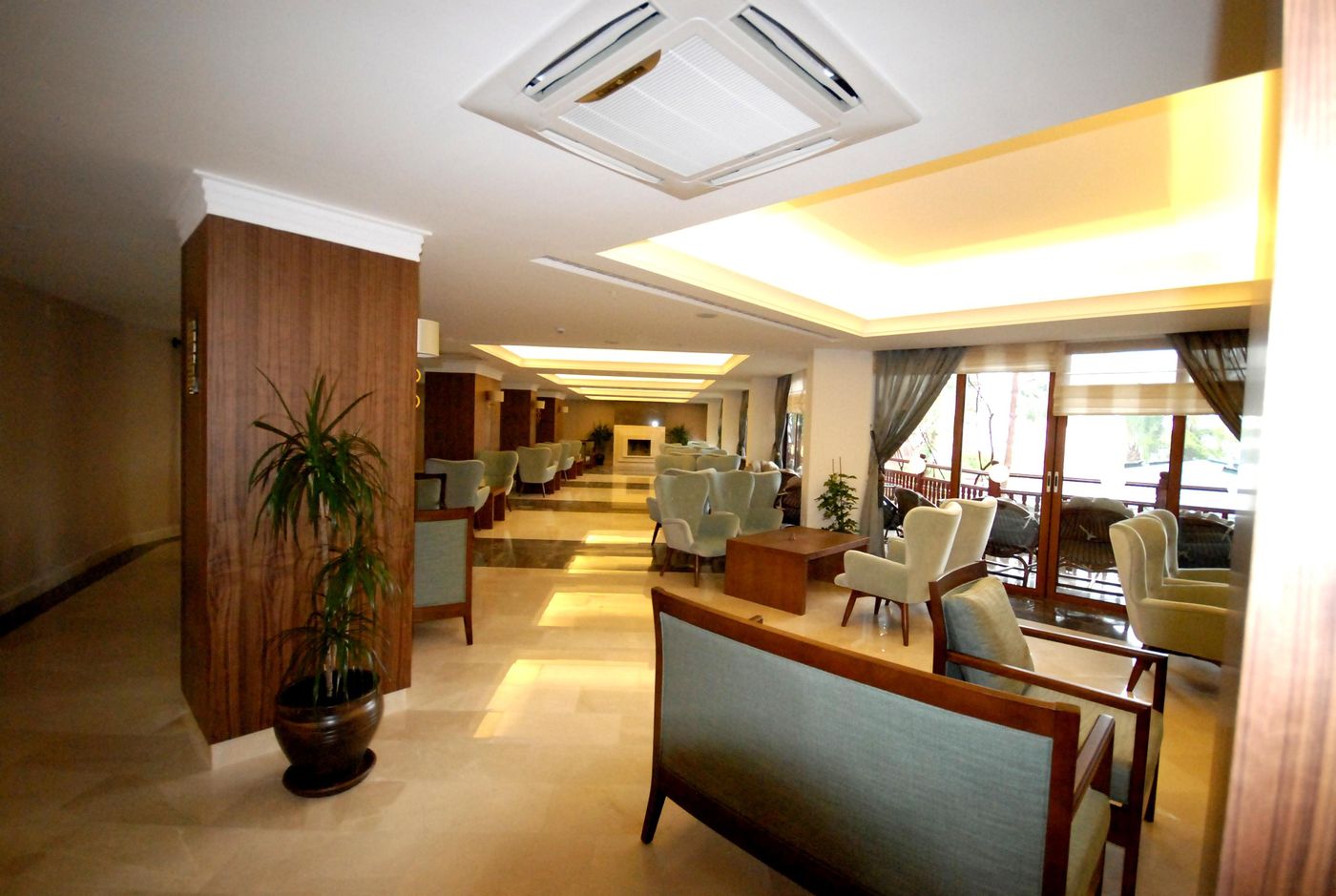 Club-and-Hotel-Letoonia-Lobby-40