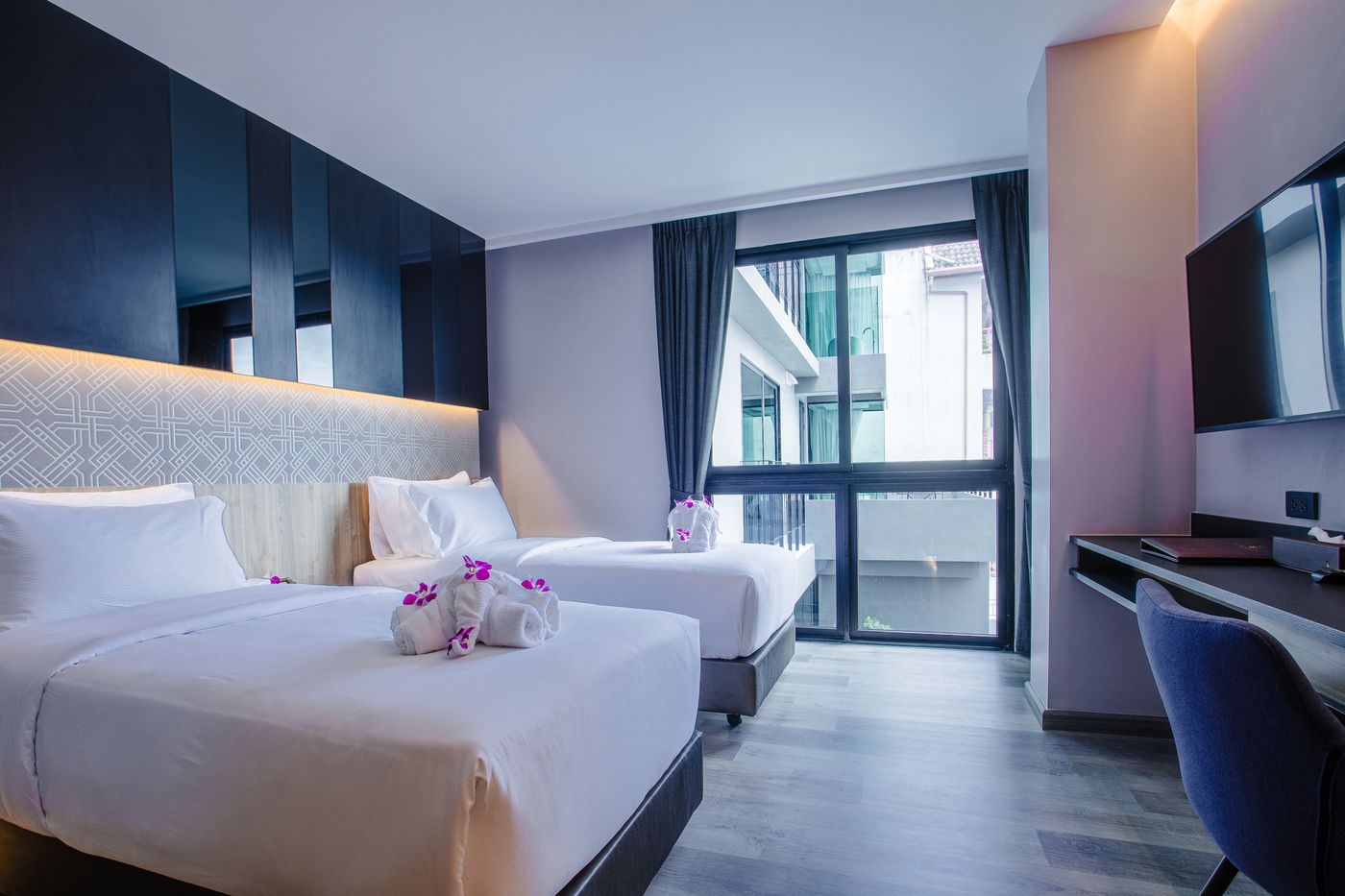 Rak-Elegant-Hotel-Patong-Room-11