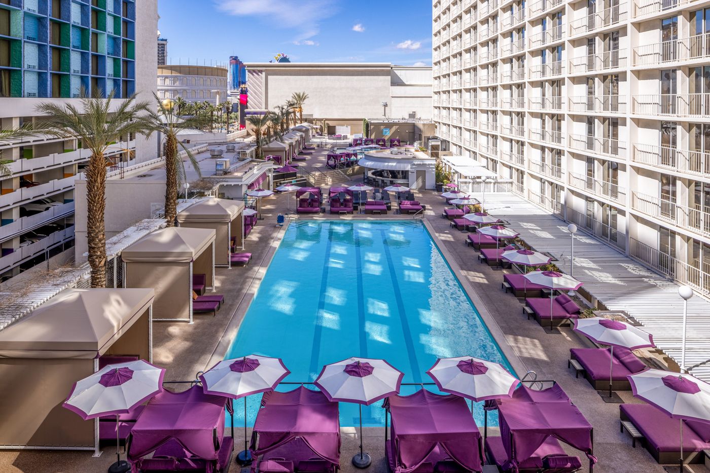 Harrah-s-Las-Vegas-Casino---Hotel-Pool-72