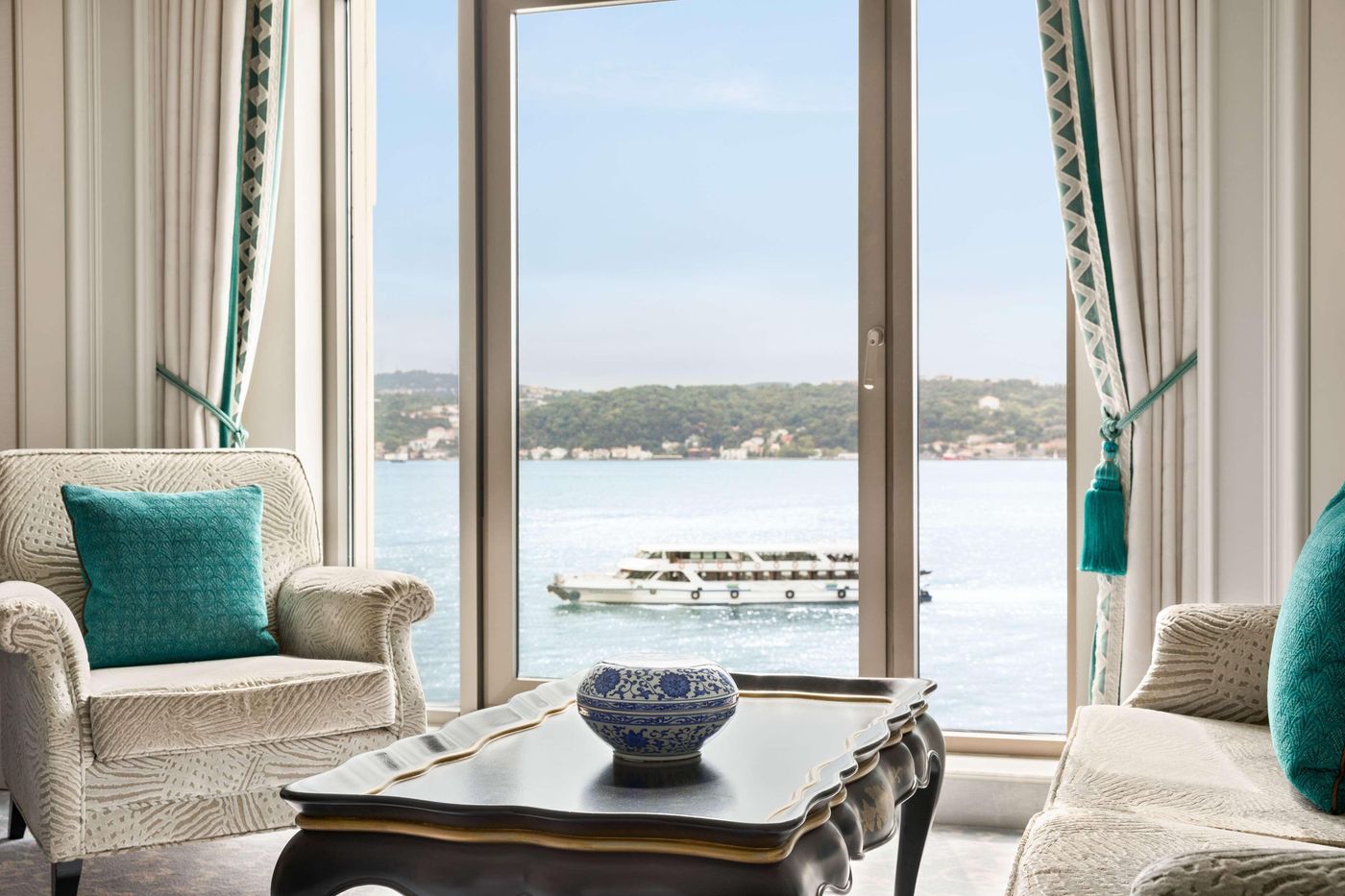 Shangri-La-Bosphorus--Istanbul-Room-4