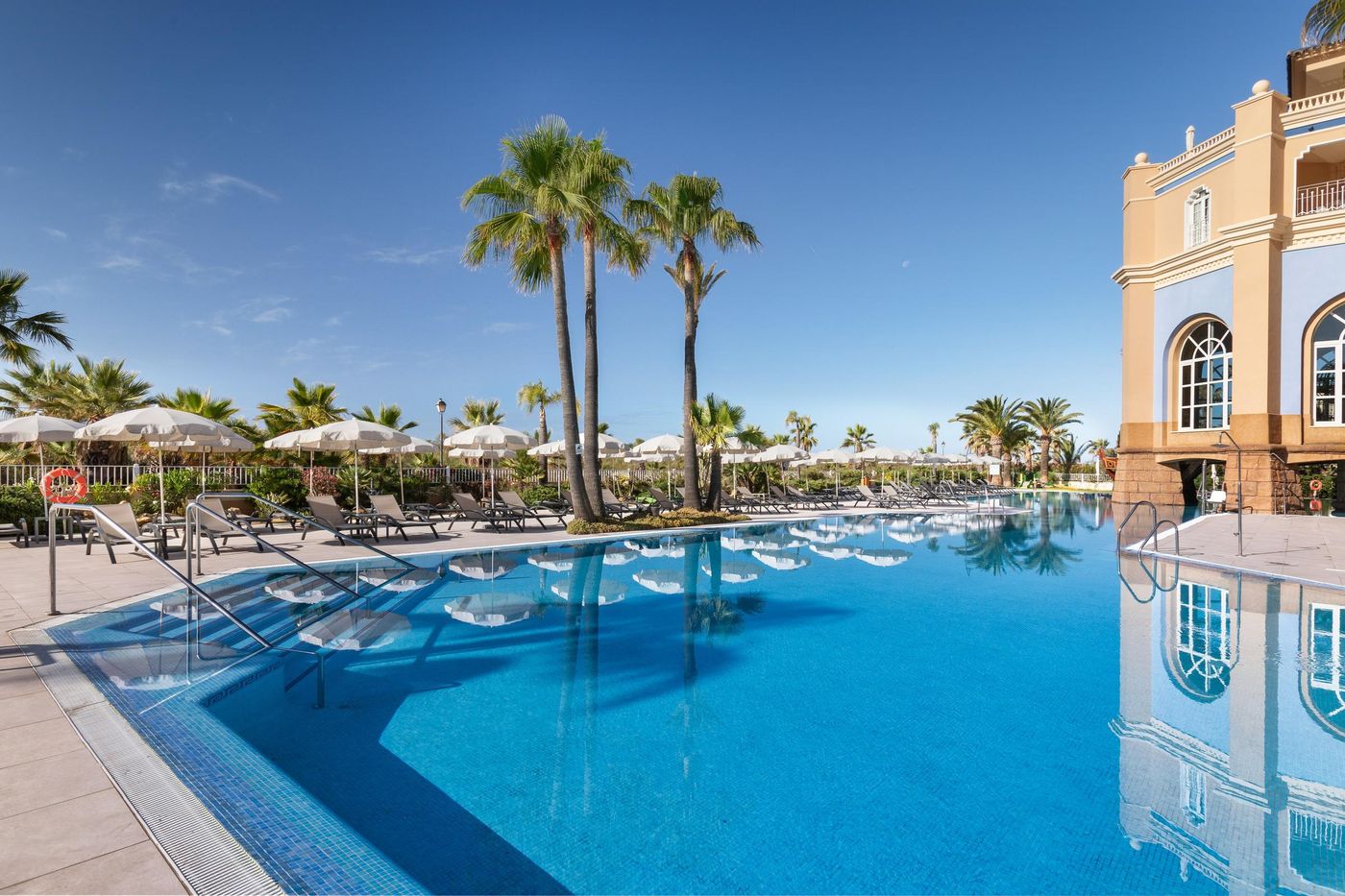 Melia-Atlantico-Isla-Canela-Pool-2