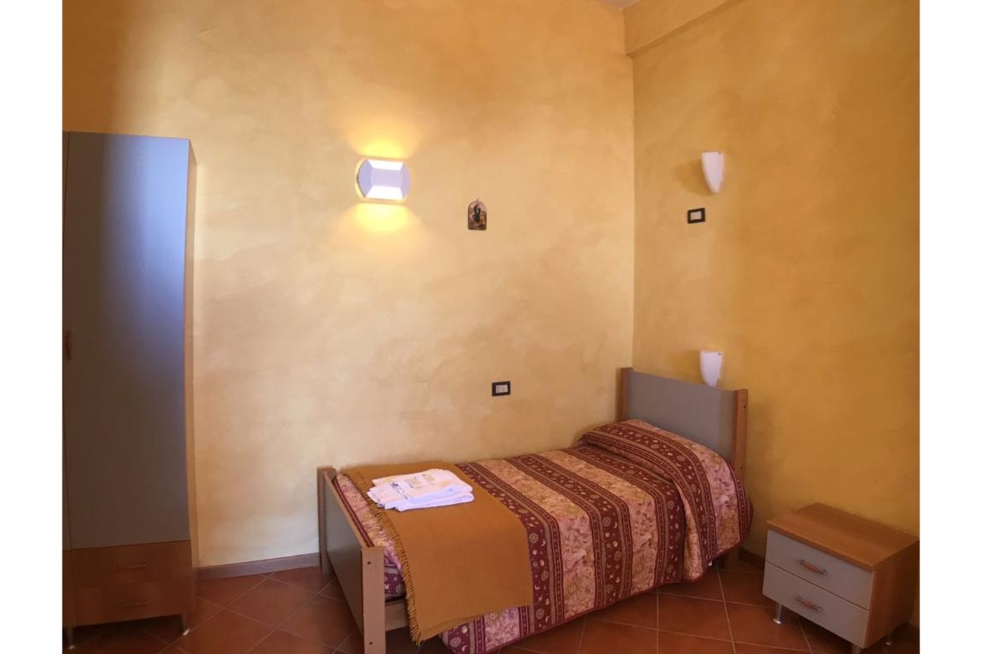 Casa Del Pellegrino - Italy - CENARESI-GENOVA - Room - 8