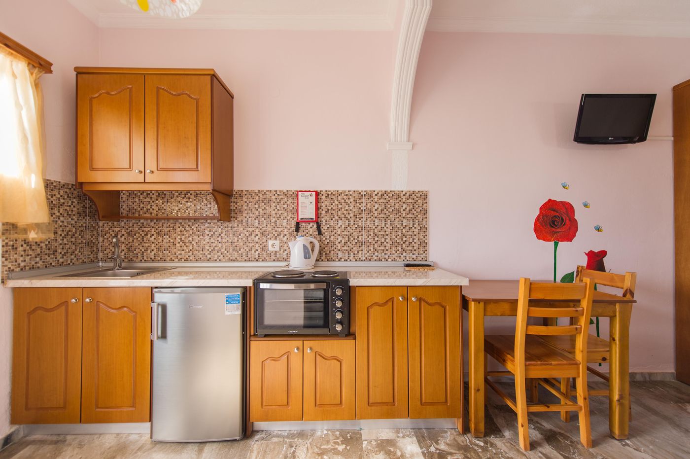 Makis Studios & Apartments