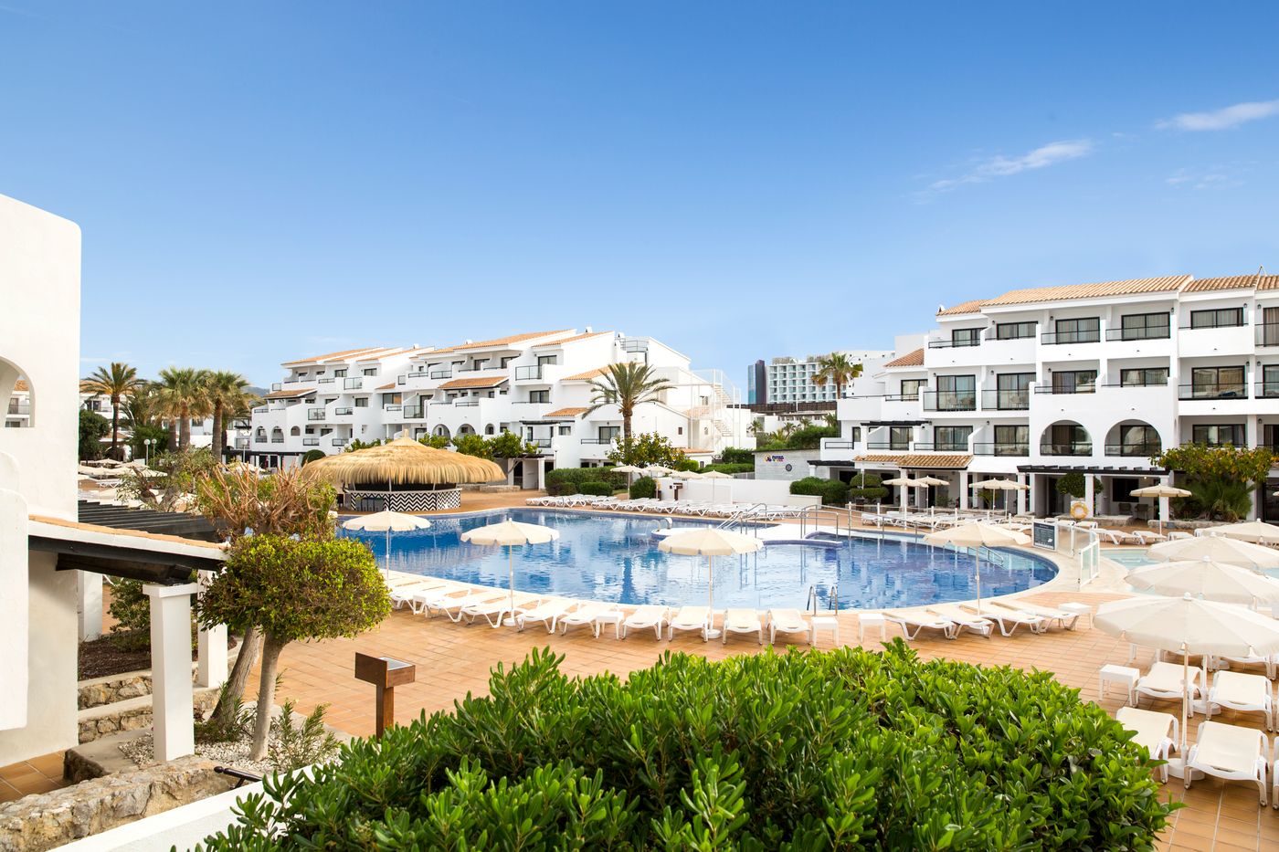 Club-Bahamas-Ibiza-Pool-2