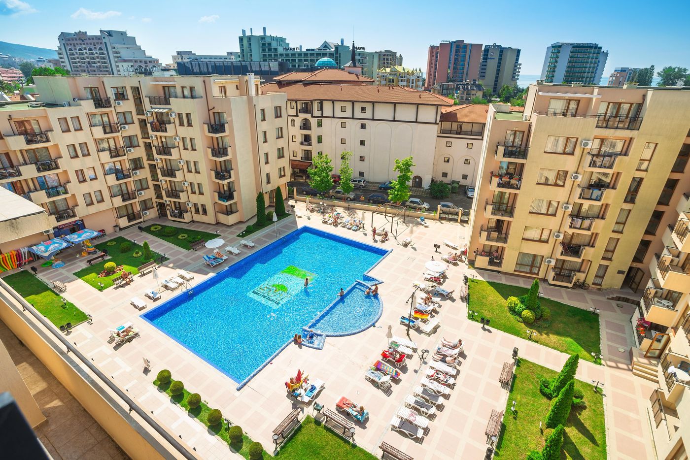 Sunny-Victory-Apartments-Pool-2