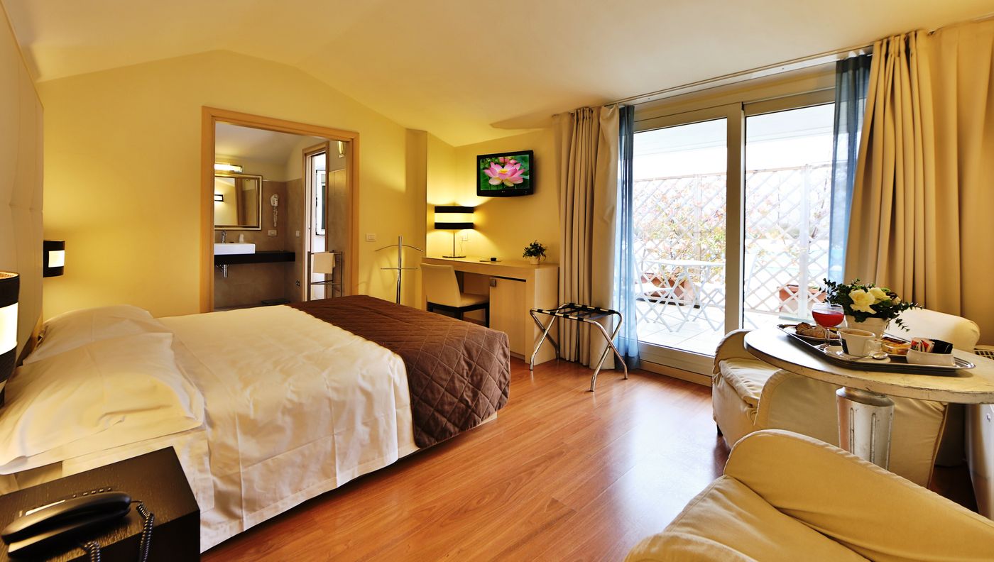 Regal Hotel & Apartments-Italy-BRESCIA-Room-9