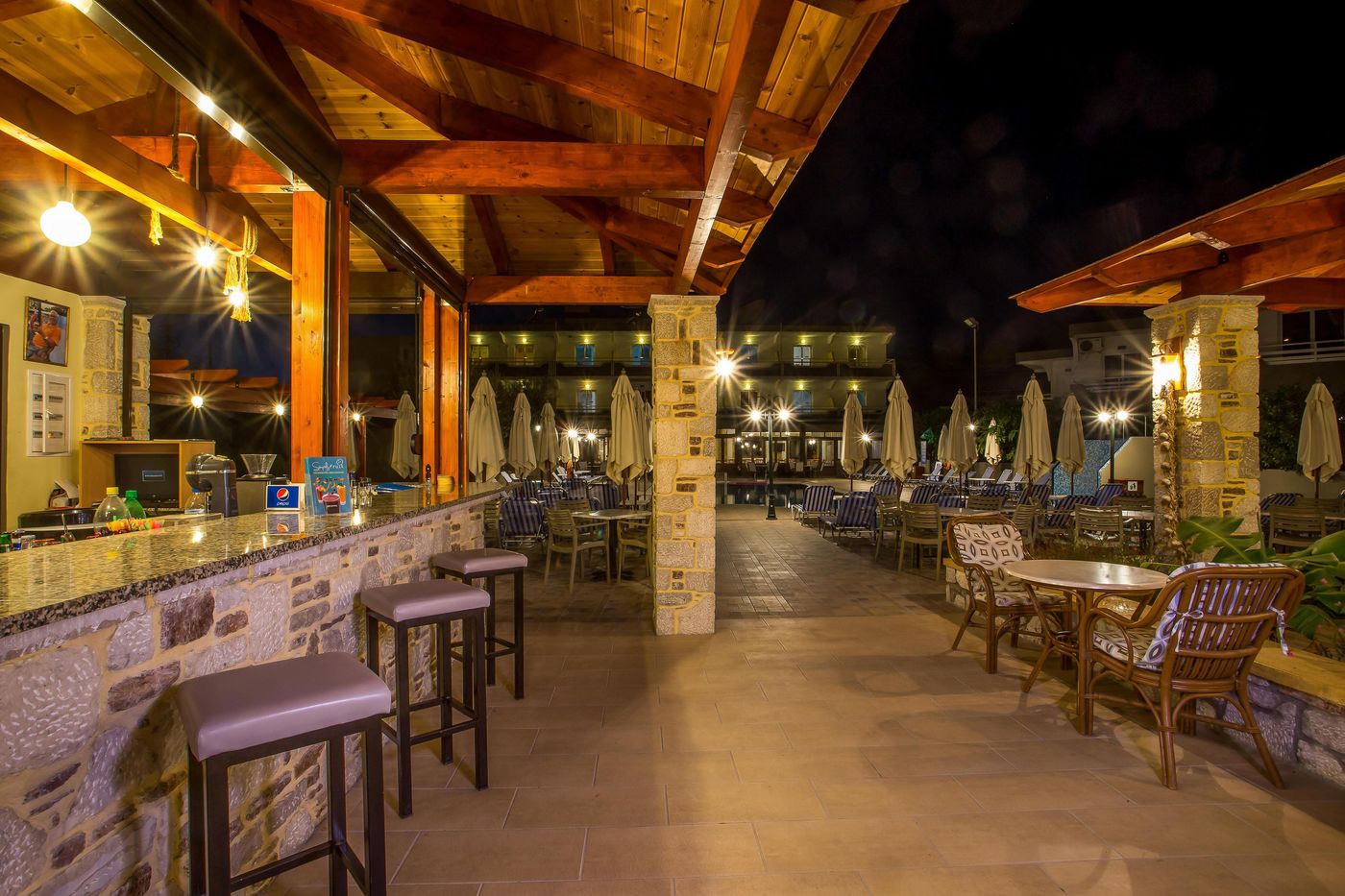 Georgia-Apartments-Bar-20