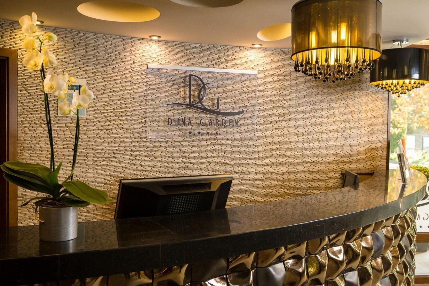 Duna-Garden-Hotel-Lobby-9