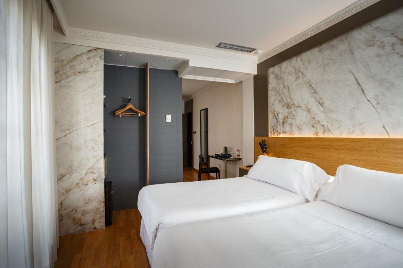 Dauro Premier-Spain-GRANADA-Room-1