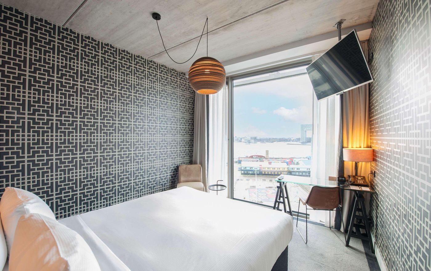 DoubleTree-by-Hilton-NDSM-Wharf-Room-43