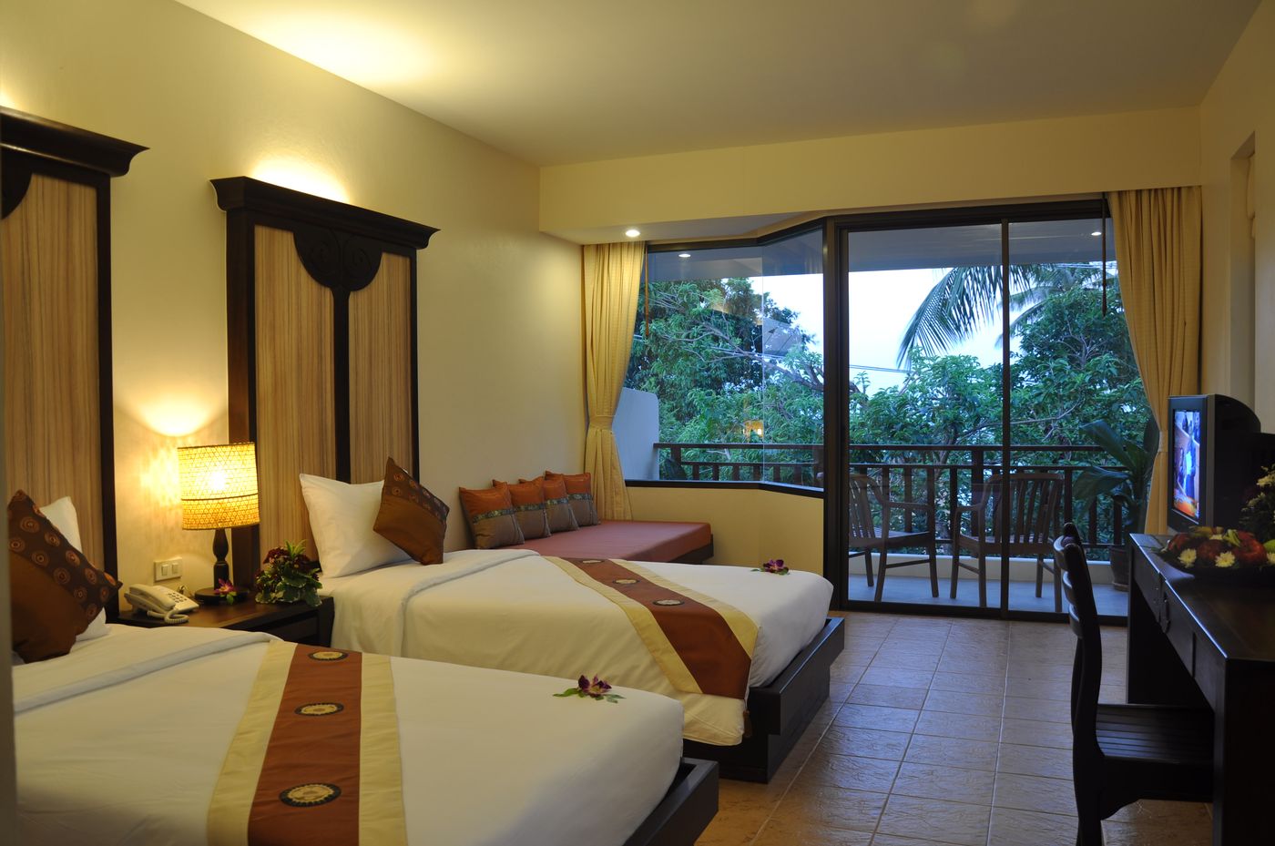 Patong-Lodge-Hotel-Room-36
