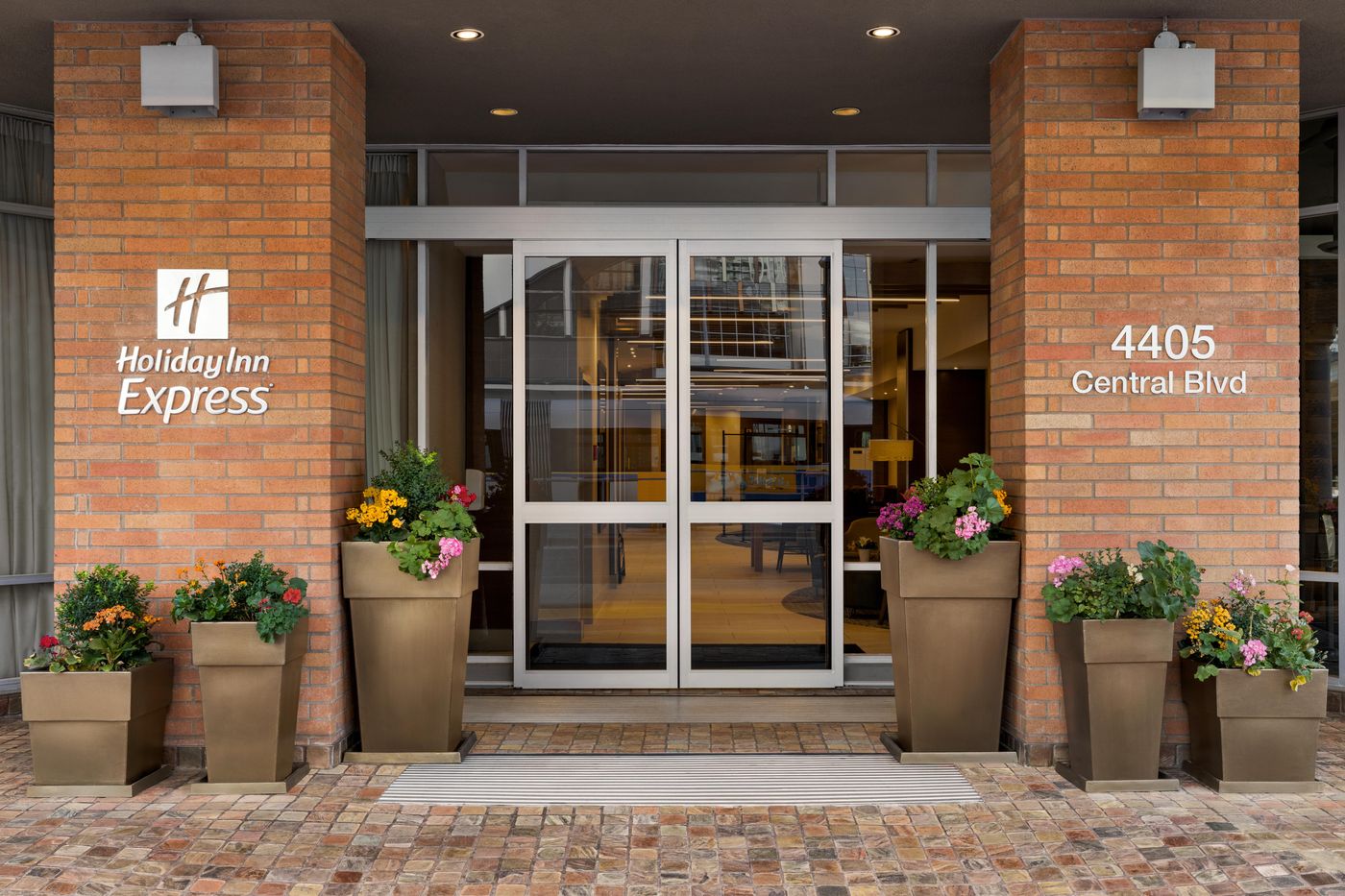 Holiday Inn Express Vancouver-Metrotown (Burnaby)-Canada-Burnaby-General view-4