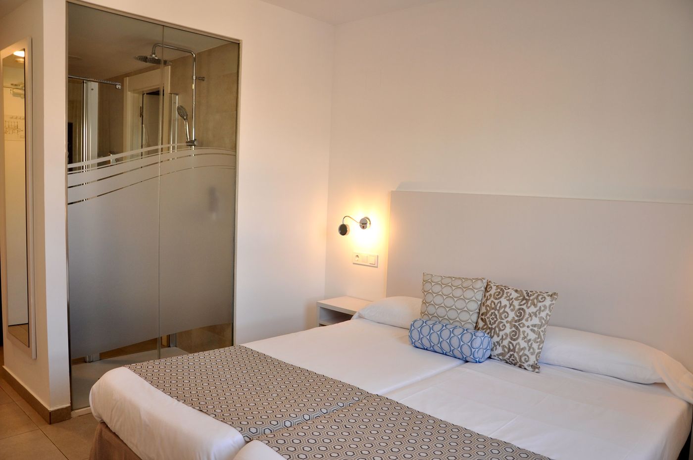 Chevy Hotel & Suites