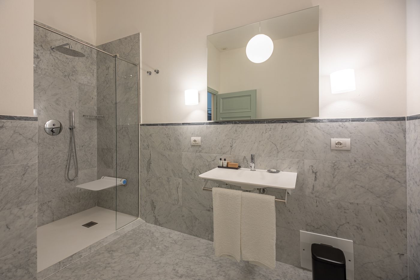 Grand-Universe-La-Residenza-Room-33