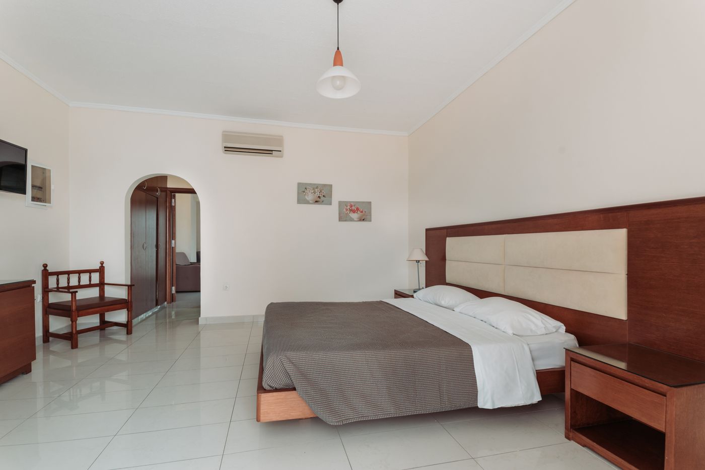 Paleos-apartments-Room-15