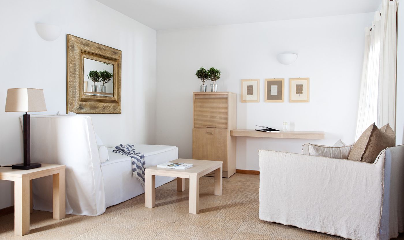 Minos Beach Art Hotel