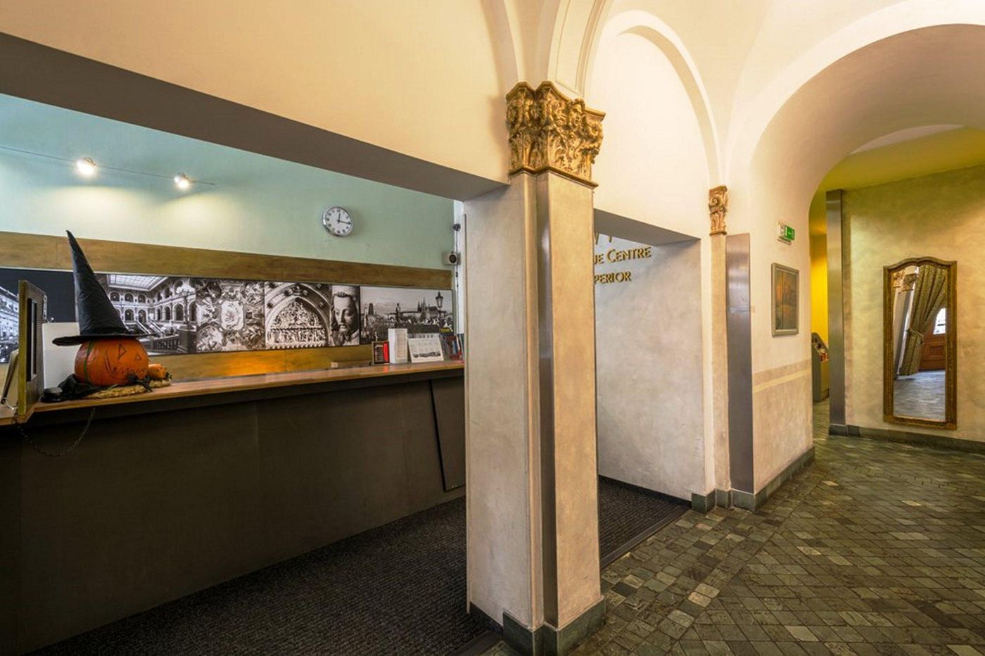 Superior-Hotel-Lobby-14