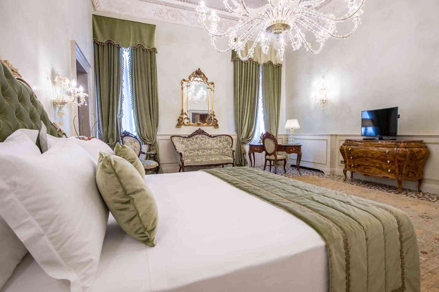 Nani-Mocenigo-Palace-Room-28