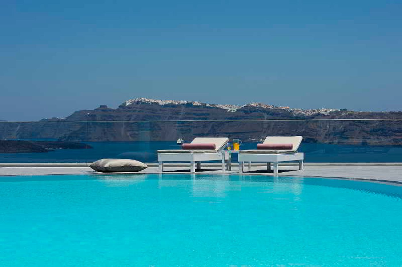 Acroterra-Rosa-Luxury-Suites-Pool-53