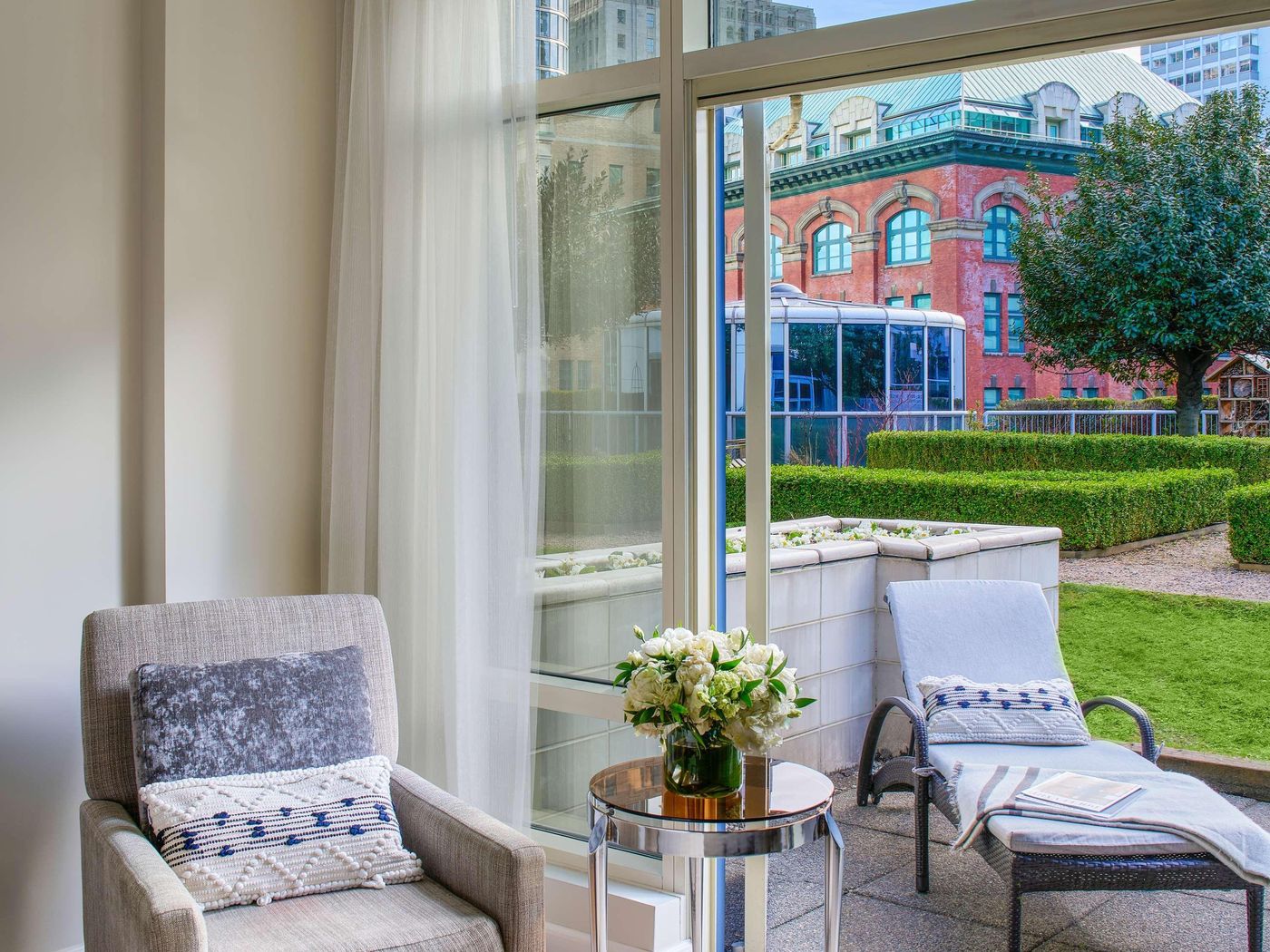 Fairmont-Waterfront-Room-3