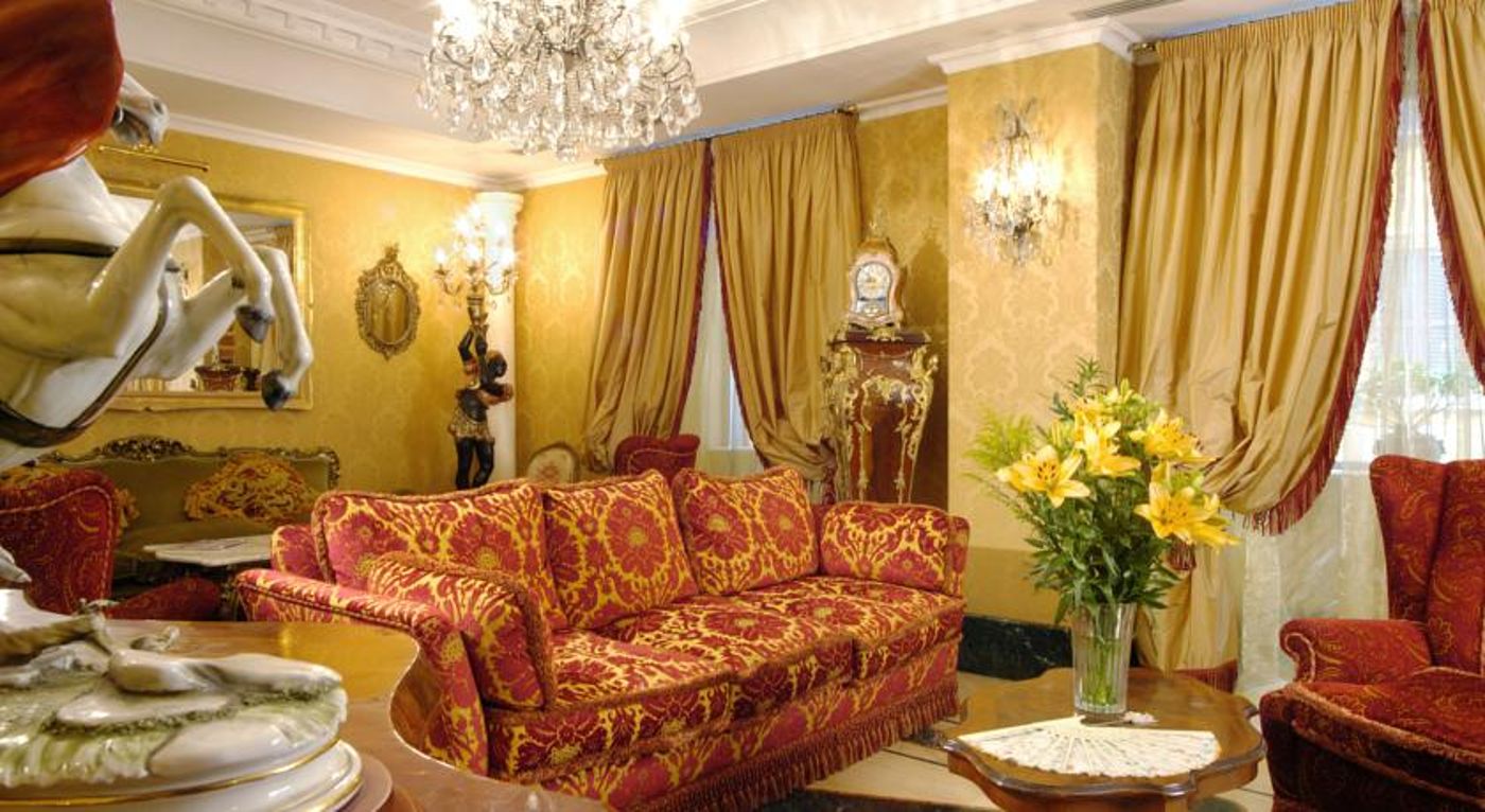 Hotel-Andreotti-Lobby-11