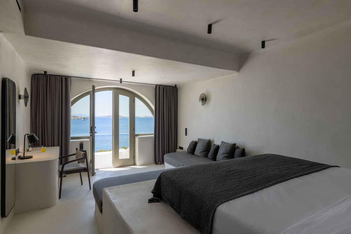 Rocabella-Mykonos-Art-Room-32
