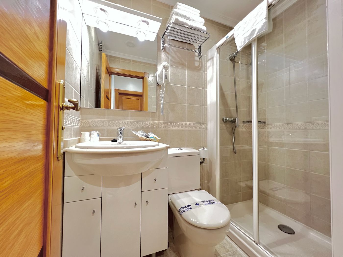 Mediterraneo-Real-Room-43