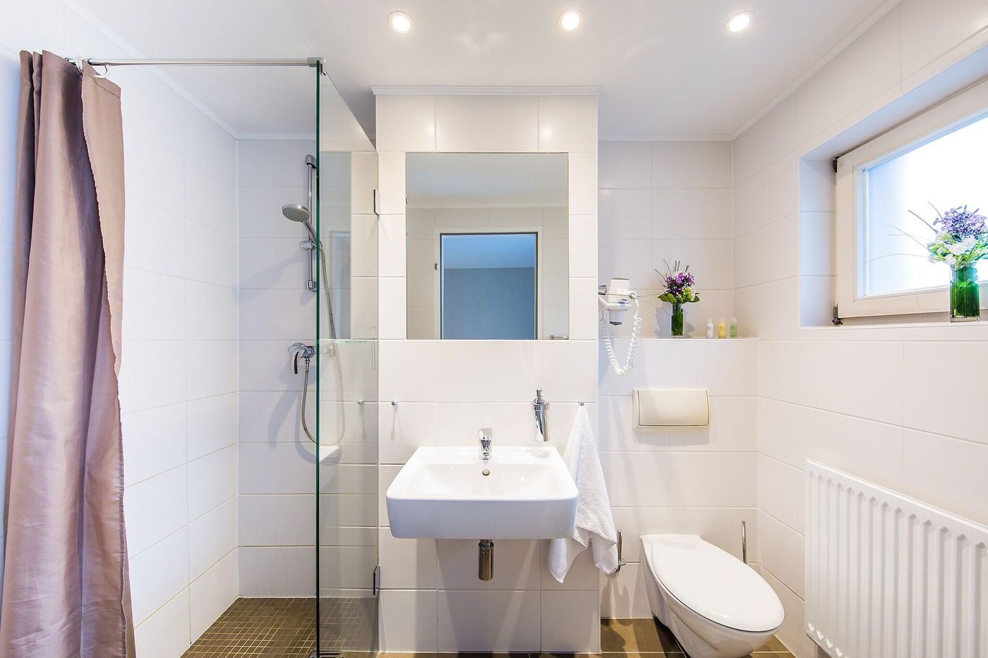 Lindemann-Hotel-Fjord-Room-28