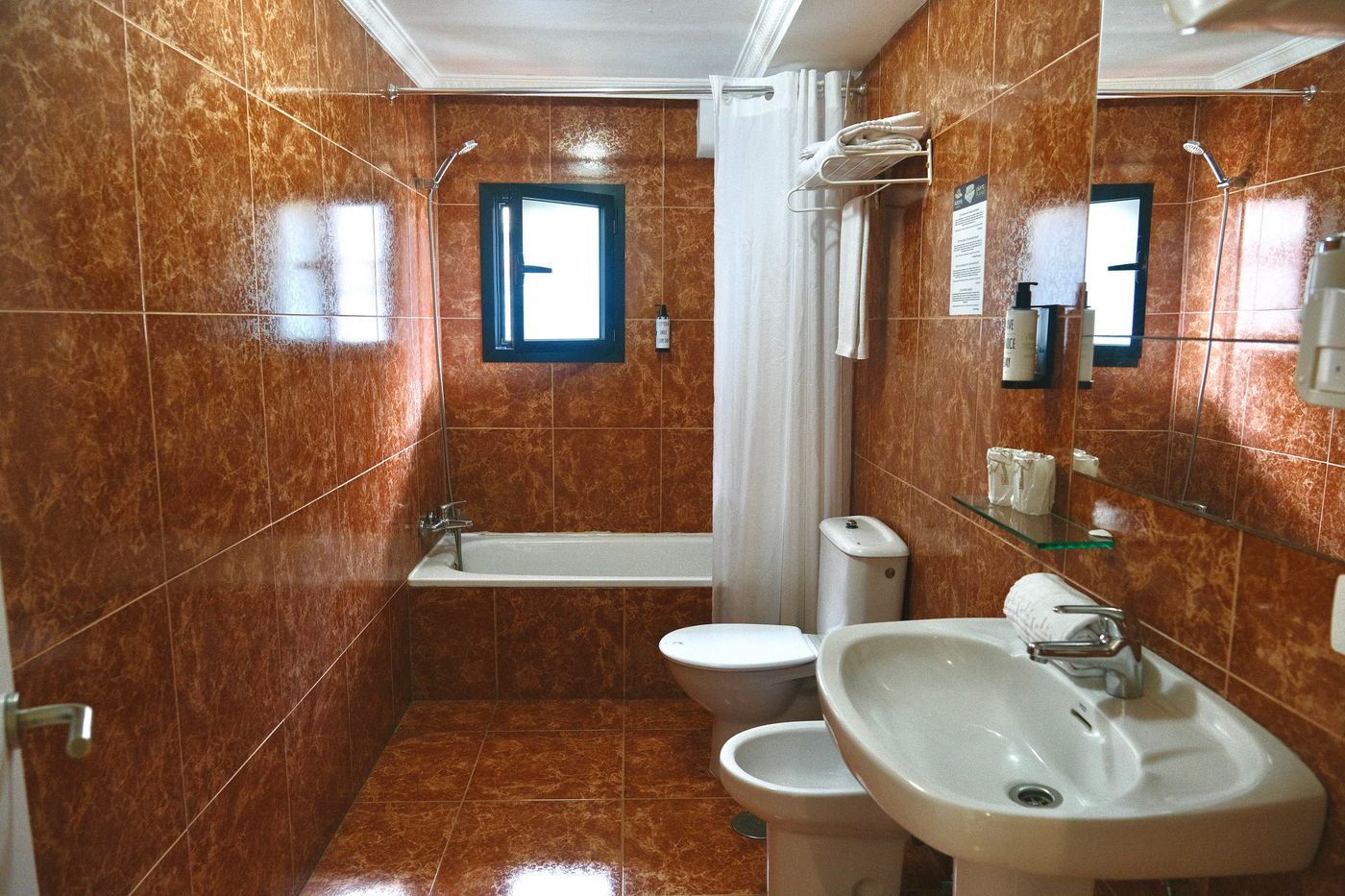 Adonis-Capital-Room-27