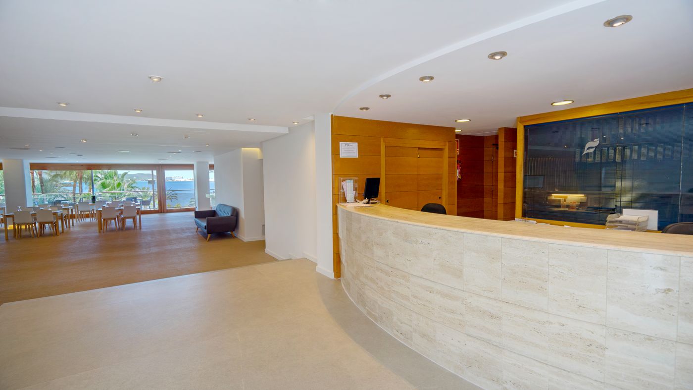 THB-Los-Molinos-Class-Lobby-58