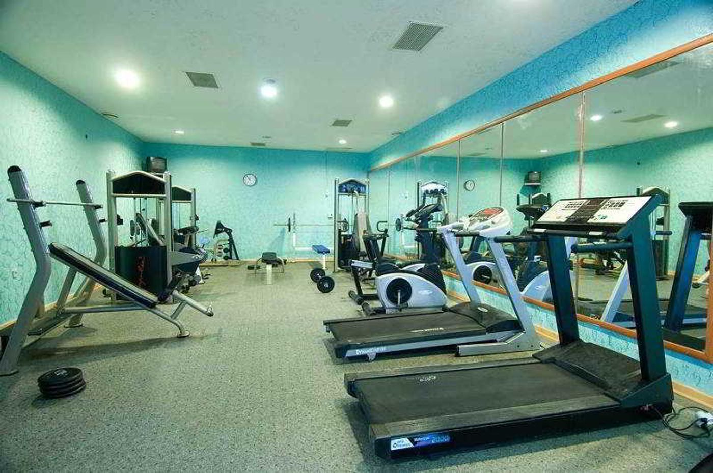 Sailor-s-Beach-Club-Sports-and-Entertainment-21