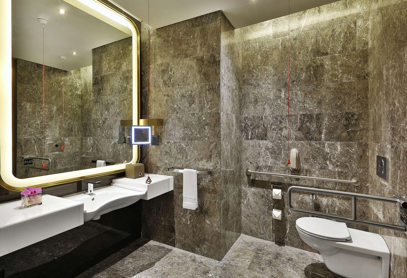 AlRayyan-Hotel-Doha--Curio-Collection-by-Hilton-Room-44