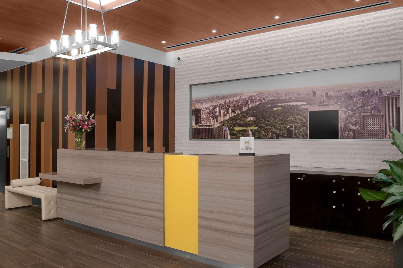 Hilton-Garden-Inn-New-York-Times-Square-Central-Lobby-18