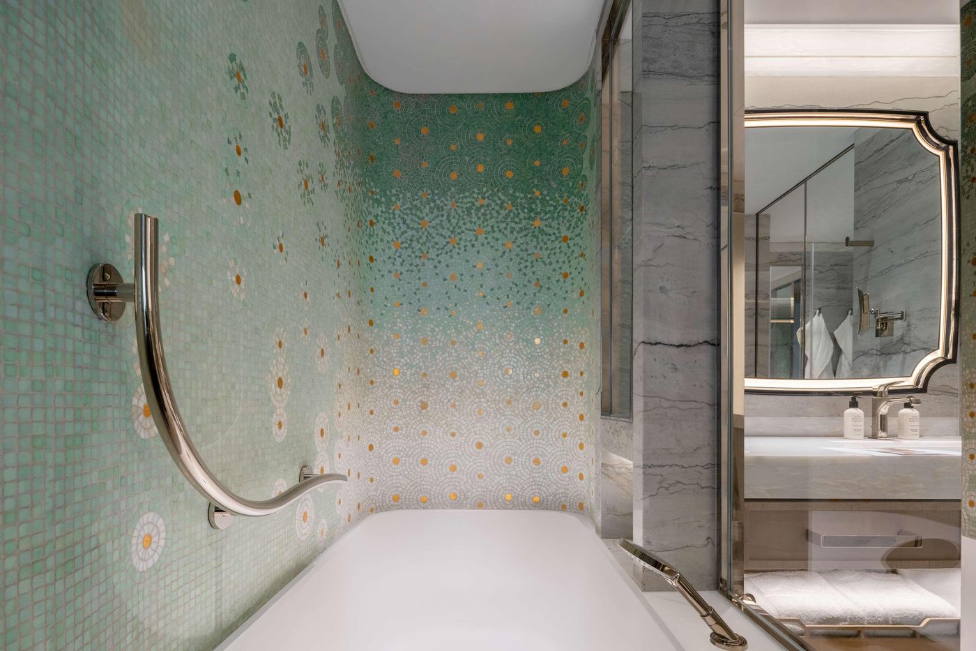 Island-Shangri-La-Hong-Kong-Room-53