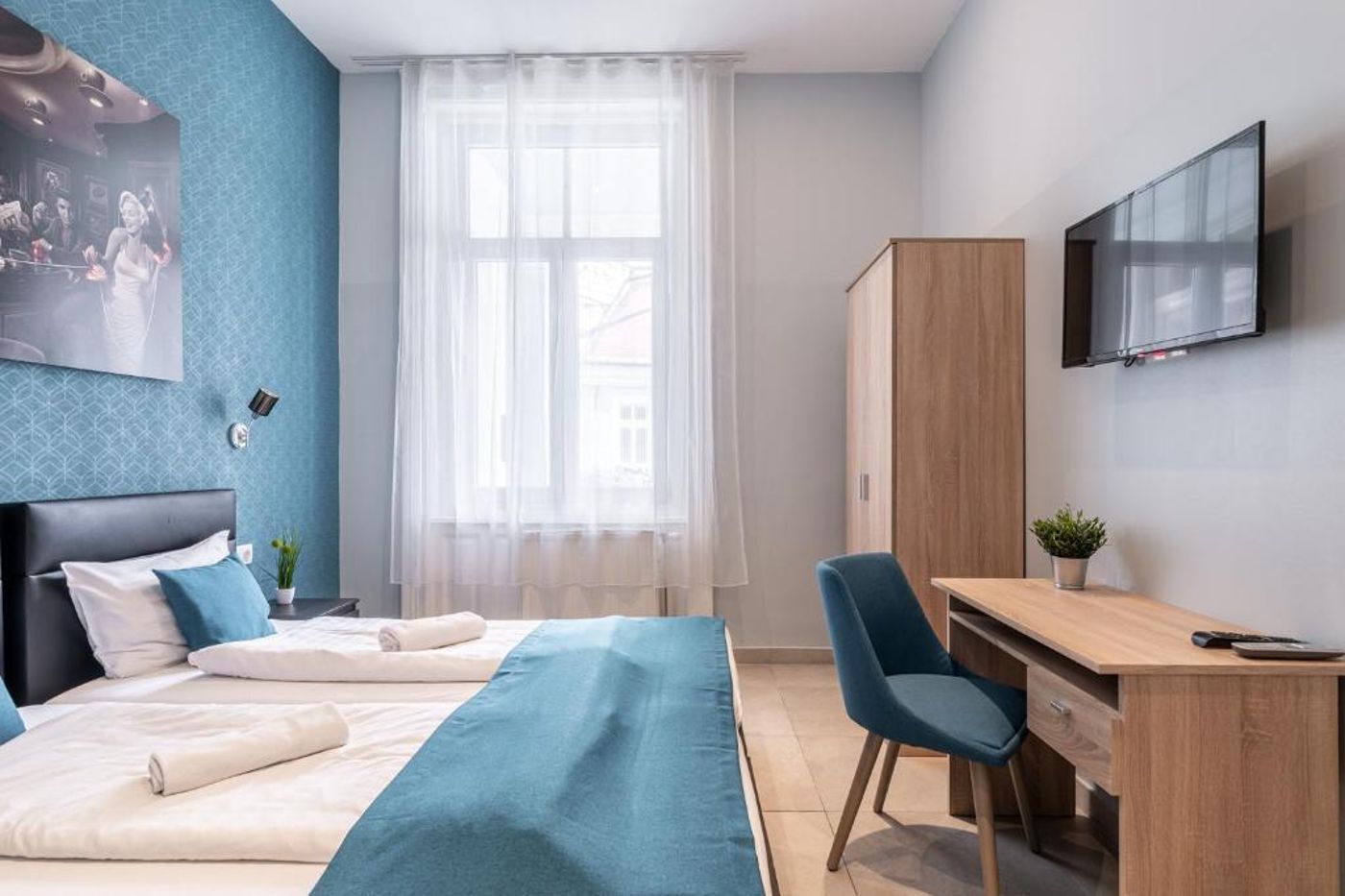 Full-Moon-Budapest-Room-41